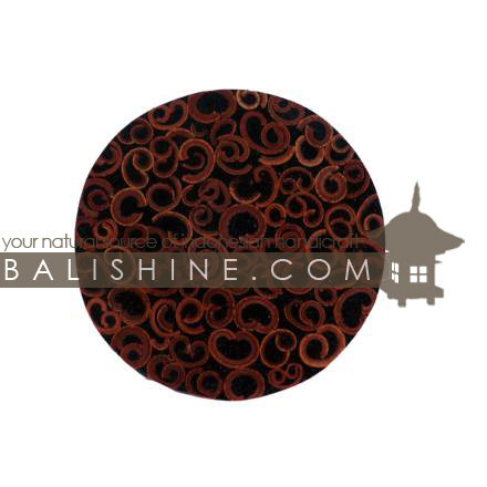 Balishine: Your natural source of indonesian handicraft presents in its Tableware collection the Coaster:631DIV1194:This round coaster is  produced in Bali this handicraft is made from resin with an natural and parfumed tropical wood known as cinamon.  