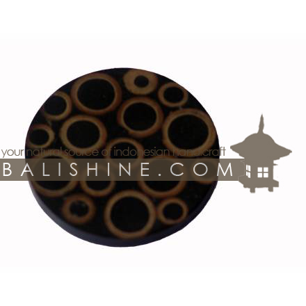 Balishine: Your natural source of indonesian handicraft presents in its Tableware collection the Coaster:631KAL1182:This round coaster is  produced in Bali this handicraft is made from hard forest wood with black resin and the small tropical bamboo.  