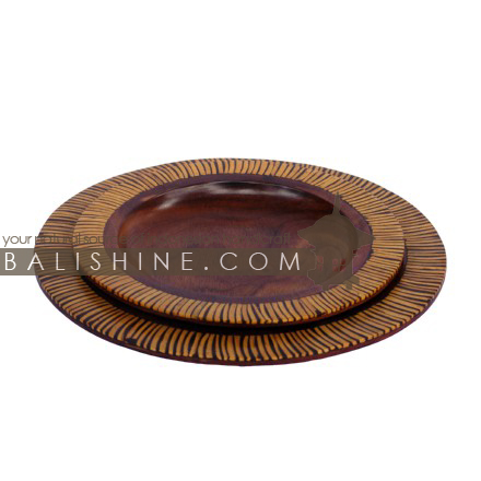 Balishine: Your natural source of indonesian handicraft presents in its Tableware collection the Platter Set Of 2:634DIV1236:This set of 2 plates is produced in Bali made from mango wood and the matting of white coconut shell mosaic.  