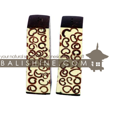 Balishine: Your natural source of indonesian handicraft presents in its Tableware collection the Saltcellars and Pepper Pots:630DIV1170:This set of saltcellars and pepper pots is produced in Bali made from plywood with an natural and parfumed tropical wood known as cinamon with resin.  