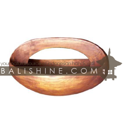 Balishine: Your natural source of indonesian handicraft presents in its Tableware collection the Tray:625JAS2900:This oval tray is produced in Bali made from teak wood. He is a handler.  Natural color