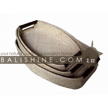 Balishine: Your natural source of indonesian handicraft presents in its Tableware collection the Tray Set Of 3:625JAS3388:This set of 3 oval trays is produced in Bali made from seagrass and bamboo.  CREAM
