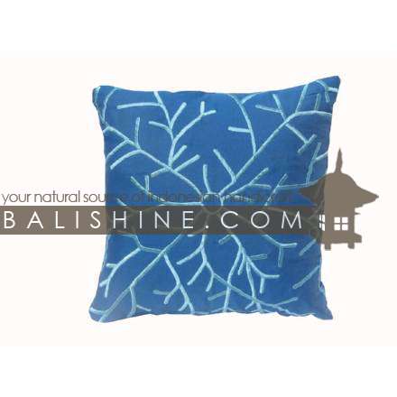 Balishine: Your natural source of indonesian handicraft presents in its Textile & Rugs collection the Pillow Cases:537JAS1329:This pillow case is produced in Bali it's a handmade textile with closing zip.  50% coton and 50% polyester. Same as picture