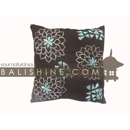 Balishine: Your natural source of indonesian handicraft presents in its Textile & Rugs collection the Pillow Cases:537JAS1386:This pillow case is produced in Bali it's a handmade textile with closing zip.  50% coton and 50% polyester. Same as picture