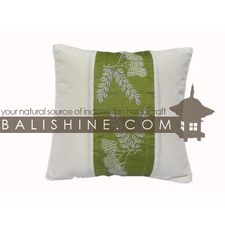 Balishine: Your natural source of indonesian handicraft presents in its Textile & Rugs collection the Pillow Cases:537JAS1398:This pillow case is produced in Bali it's a handmade textile with closing zip.  50% coton and 50% polyester. Same as picture