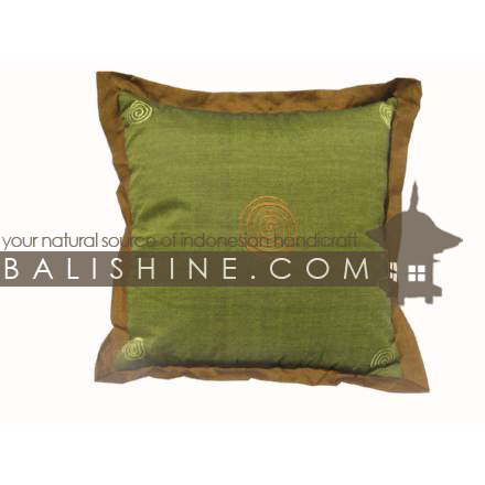 Balishine: Your natural source of indonesian handicraft presents in its Textile & Rugs collection the Pillow Cases:537JAS1407:This pillow case is produced in Bali it's a handmade textile with closing zip.  50% coton and 50% polyester. Same as picture