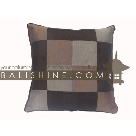Balishine: Your natural source of indonesian handicraft presents in its Textile & Rugs collection the Pillow Cases:537JAS1446:This pillow case is produced in Bali it's a handmade batik combination textile and closing zip.  50% coton and 50% polyester. Same as picture