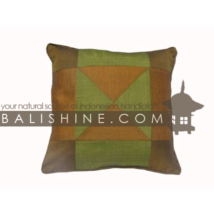Balishine: Your natural source of indonesian handicraft presents in its Textile & Rugs collection the Pillow Cases:537JAS1449:This pillow case is produced in Bali it's a handmade batik combination textile and closing zip.  50% coton and 50% polyester. Same as picture