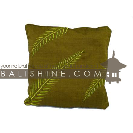 Balishine: Your natural source of indonesian handicraft presents in its Textile & Rugs collection the Pillow Cases:537JAS4902:This pillow case is produced in Bali it's a handmade textile with closing zip.  50% coton and 50% polyester. Same as picture