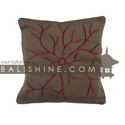 Balishine: Your natural source of indonesian handicraft presents in its Textile & Rugs collection the Pillow Cases:537JAS4911:This pillow case is produced in Bali it's a handmade textile with closing zip.  50% coton and 50% polyester. Same as picture