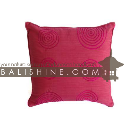 Balishine: Your natural source of indonesian handicraft presents in its Textile & Rugs collection the Pillow Cases:537KAN1286:This pillow case is produced in Bali it's a handmade textile with closing zip.  50% coton and 50% polyester. Same as picture