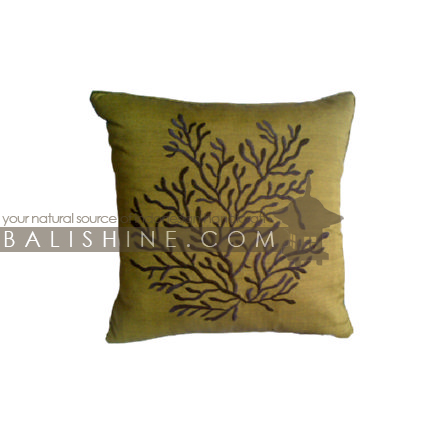 Balishine: Your natural source of indonesian handicraft presents in its Textile & Rugs collection the Pillow Cases:537MKN6924:This pillow case is produced in Bali it's a natural handmade textile with closing zip.  50% coton and 50% polyester. Same as picture