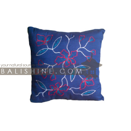 Balishine: Your natural source of indonesian handicraft presents in its Textile & Rugs collection the Pillow Cases:537MKN6930:This pillow case is produced in Bali it's a natural handmade textile with closing zip.  50% coton and 50% polyester. Same as picture