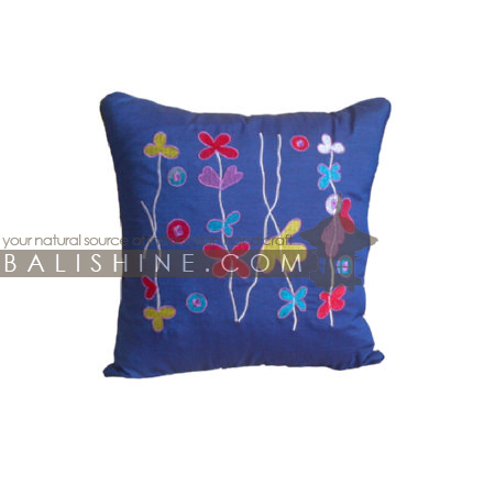Balishine: Your natural source of indonesian handicraft presents in its Textile & Rugs collection the Pillow Cases:537MKN6931:This pillow case is produced in Bali it's a natural handmade textile with closing zip.  50% coton and 50% polyester. Same as picture