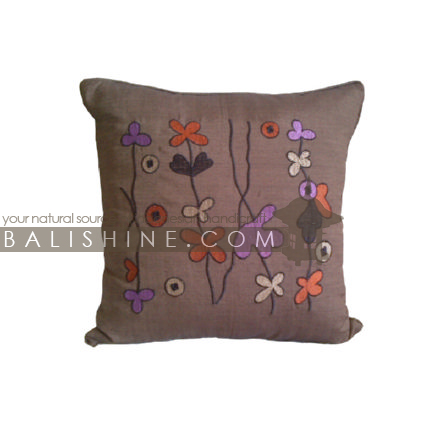 Balishine: Your natural source of indonesian handicraft presents in its Textile & Rugs collection the Pillow Cases:537MKN6933:This pillow case is produced in Bali it's a natural handmade textile with closing zip.  50% coton and 50% polyester. Same as picture