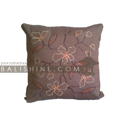 Balishine: Your natural source of indonesian handicraft presents in its Textile & Rugs collection the Pillow Cases:537MKN6934:This pillow case is produced in Bali it's a natural handmade textile with closing zip.  50% coton and 50% polyester. Same as picture