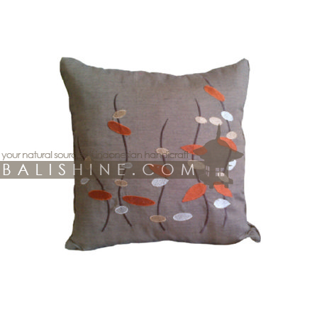 Balishine: Your natural source of indonesian handicraft presents in its Textile & Rugs collection the Pillow Cases:537MKN6940:This pillow case is produced in Bali it's a natural handmade textile with closing zip.  50% coton and 50% polyester. Same as picture
