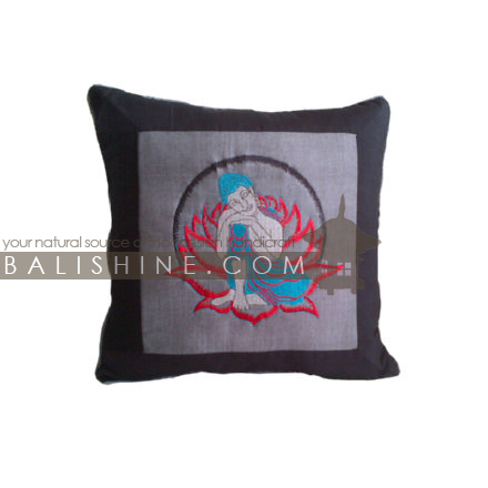 Balishine: Your natural source of indonesian handicraft presents in its Textile & Rugs collection the Pillow Cases:537MKN6945:This pillow case is produced in Bali it's a natural handmade textile with closing zip.  50% coton and 50% polyester. Same as picture