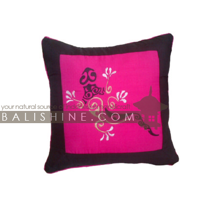 Balishine: Your natural source of indonesian handicraft presents in its Textile & Rugs collection the Pillow Cases:537MKN6957:This pillow case is produced in Bali it's a natural handmade textile with closing zip.  50% coton and 50% polyester. Same as picture