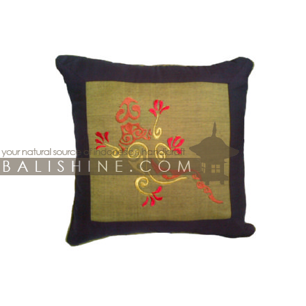 Balishine: Your natural source of indonesian handicraft presents in its Textile & Rugs collection the Pillow Cases:537MKN6958:This pillow case is produced in Bali it's a natural handmade textile with closing zip.  50% coton and 50% polyester. Same as picture