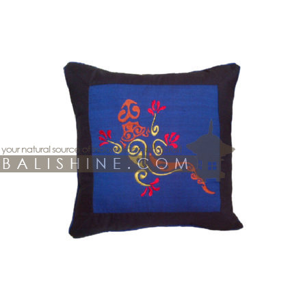 Balishine: Your natural source of indonesian handicraft presents in its Textile & Rugs collection the Pillow Cases:537MKN6961:This pillow case is produced in Bali it's a natural handmade textile with closing zip.  50% coton and 50% polyester. Same as picture