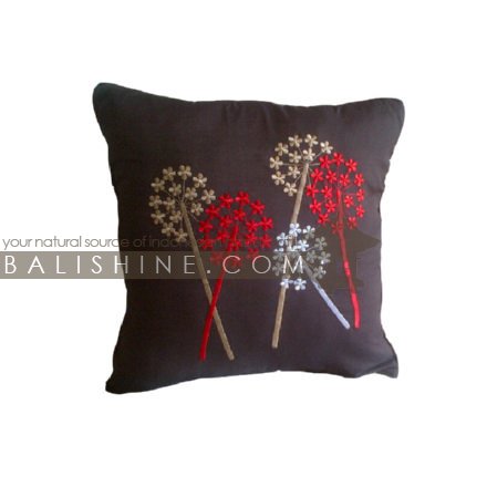 Balishine: Your natural source of indonesian handicraft presents in its Textile & Rugs collection the Pillow Cases:537MKN6969:This pillow case is produced in Bali it's a natural handmade textile with closing zip.  50% coton and 50% polyester. Same as picture