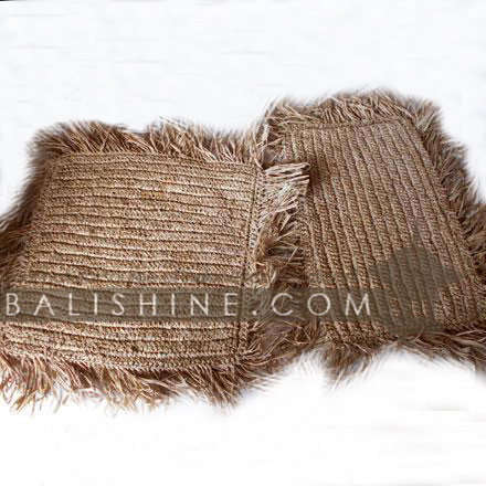 Balishine: Your natural source of indonesian handicraft presents in its Textile & Rugs collection the Pillow Cases:537MAR7604:This pillow cover is made with natural palm rafia.  