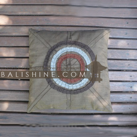 Balishine: Your natural source of indonesian handicraft presents in its Textile & Rugs collection the Pillow Cases:537MKN6172:This pillow case is produced in Bali it's a handmade textile with closing zip.  Same as picture