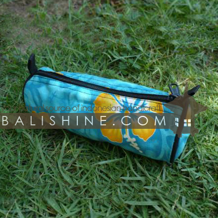 Balishine: Your natural source of indonesian handicraft presents in its Various collection the Pencil Case:420DES5025:This pencil-case is a handicraft of Bali made from textile with zip. Lot of choice of textile, contact us.  Lot of choice of textile and color, contact us.