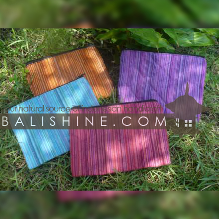 Balishine: Your natural source of indonesian handicraft presents in its Various collection the Purse:420MKN5051:This purse is a handicraft of Bali made from textile with zip. Lot of choice of textile, contact us.  Lot of choice of textile and color, contact us.