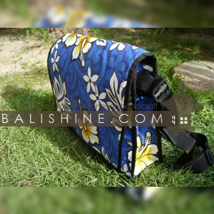 Balishine: Your natural source of indonesian handicraft presents in its Various collection the Suit Case:420DES5021:This suit-case is a handicraft of Bali made from textile with zip. Lot of choice of textile, contact us.  Lot of choice of textile and color, contact us.