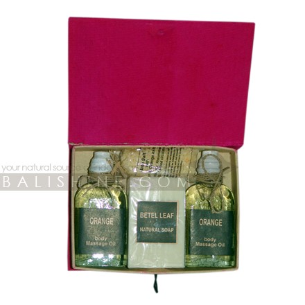 Balishine: Your natural source of indonesian handicraft presents in its Various collection the 2 Massage Oil 40 cc with Soap And Bath Salt:44ARJ552399:This set of 2 natural massage oil 40 cc with natural soap and natural bath salt is produced in Bali made from tropical pulp flower.  Also available in aromas : Cucumber, Honey, Aloe-Vera, Avocado, Papaya, Amber, Apple, Bergamot, Cacao, Canabis, Chempaka, Cinnamon, Citronnella, Clove, Coconut, Coffe, Darshan, Euqaliptus, Frangipani, Gardenia, Grass, Jasmine, Krishna Musk, Lavender, Lemon, Lotus, Macana, Mango, Musk, Nagchampa, Narcis, Night Queen,  Opium, Orange, Orchid, Passion Fruit, Patchouly, Peppermint, Rose, Rosemary, Sakura, Sandalwood, Spice, Strawberry, Sweet balinese, Variety, Vetiver, Ylang-Ylang, Vanilla, Lotus.