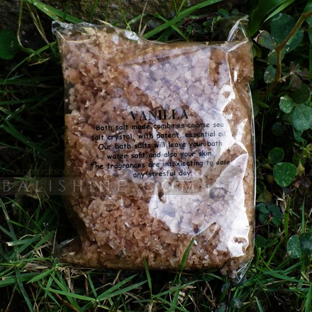 Balishine: Your natural source of indonesian handicraft presents in its Various collection the Bath Salt:44ARJ552398:This handmade bath salt is produced in Bali made from tropical pulp flower.  Also available in aromas : Cucumber, Honey, Aloe-Vera, Avocado, Papaya, Amber, Apple, Bergamot, Cacao, Canabis, Chempaka, Cinnamon, Citronnella, Clove, Coconut, Coffe, Darshan, Euqaliptus, Frangipani, Gardenia, Grass, Jasmine, Krishna Musk, Lavender, Lemon, Lotus, Macana, Mango, Musk, Nagchampa, Narcis, Night Queen,  Opium, Orange, Orchid, Passion Fruit, Patchouly, Peppermint, Rose, Rosemary, Sakura, Sandalwood, Spice, Strawberry, Sweet balinese, Variety, Vetiver, Ylang-Ylang, Vanilla, Lotus.