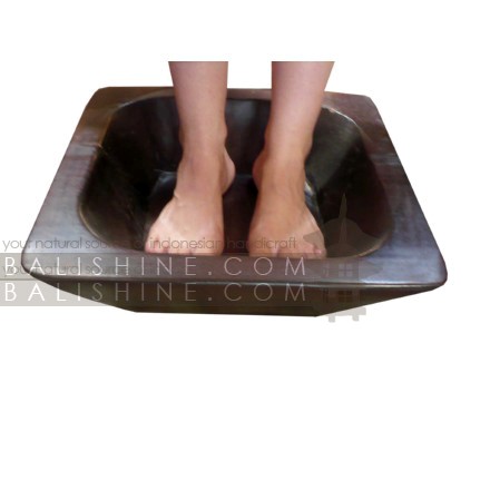 Balishine: Your natural source of indonesian handicraft presents in its Various collection the Bowl:44BAM325730:This bowl for pedicure or manicure is a handicraft of Indonesia from suar wood.  The colors available are natural, chocolate, white, green, red or black.