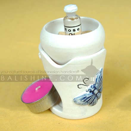 Balishine: Your natural source of indonesian handicraft presents in its Various collection the Ceramic Oil Burner with Oil And Candle:44ARJ582410:This pack of clay oil burner with oil 4 cc and his candle is produced in Bali made from tropical pulp flower in an original handmade glass bottle.  Also available in aromas : Amber, Apple, Bergamot, Cacao, Canabis, Chempaka, Cinnamon, Citronnella, Clove, Coconut, Coffe, Darshan, Euqaliptus, Frangipani, Gardenia, Grass, Jasmine, Krishna Musk, Lavender, Lemon, Lotus, Macana, Mango, Musk, Nagchampa, Narcis, Night Queen,  Opium, Orange, Orchid, Passion Fruit, Patchouly, Peppermint, Rose, Rosemary, Sakura, Sandalwood, Spice, Strawberry, Sweet balinese, Variety, Vetiver, Ylang-Ylang, Vanilla, Lotus.