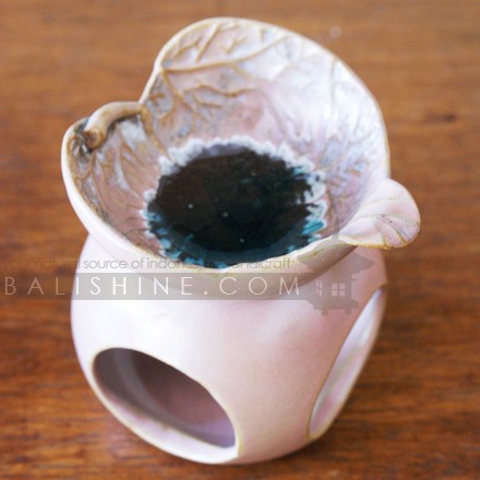 Balishine: Your natural source of indonesian handicraft presents in its Various collection the Oil Burner:44AGG586131:This oil burner is produced in Bali made from ceramic.   Same as picture
