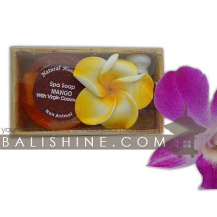 Balishine: Your natural source of indonesian handicraft presents in its Various collection the Spa StArting Mini Pack:44ARJ557524:This box contain 1 natural round soap of 50 gr and burning oil 4cc. Made in Bali from tropical pulp flower.  Available in aromas : Papaya, Chempaka,  Frangipani, Jasmine, Lavender, Sandalwood, Ylang-Ylang, Vanilla, Lotus.
