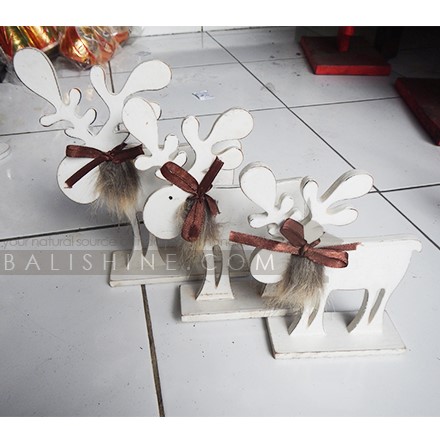 Balishine: Your natural source of indonesian handicraft presents in its Various collection the Christmas Deer Family:413RAT7924:This set of 3 christmas deer is produced in Bali and made from MDF wood.   