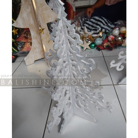 Balishine: Your natural source of indonesian handicraft presents in its Various collection the Christmas Tree Medium:413RAT7934:This christmas tree is produced in Bali and made from MDF wood.   Other color possible.
