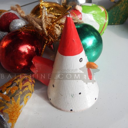 Balishine: Your natural source of indonesian handicraft presents in its Various collection the Snowman Hanging Decoration:413RAT7944:This hanging christmas decoration is produced in Bali and made from natural albasia wood.   