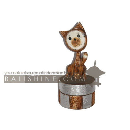 Balishine: Your natural source of indonesian handicraft presents in its Various collection the Box:415PUR76430:This funny box is produced in Bali made from albesia wood and aluminium.  