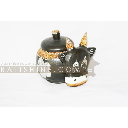 Balishine: Your natural source of indonesian handicraft presents in its Various collection the Box:415PUR76431:This funny box is produced in Bali made from albesia wood and aluminium.  