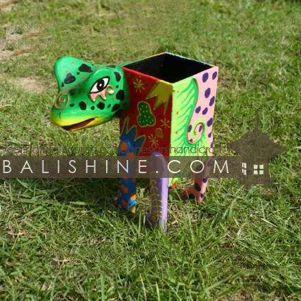 Balishine: Your natural source of indonesian handicraft presents in its Various collection the Pencil Holder:415KAG74948:This frog pencil holder is produced in Bali made from albesia wood.  Full color