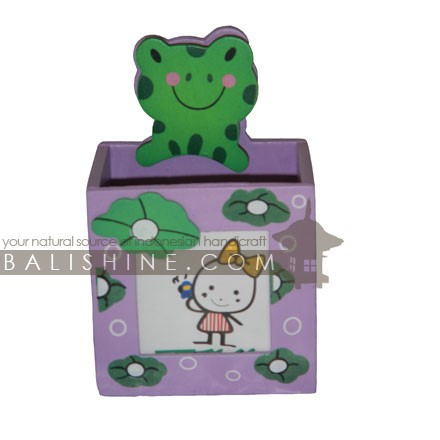 Balishine: Your natural source of indonesian handicraft presents in its Various collection the Pencil Holder:415PUA76700:This frog pencil holder is produced in Bali and made from MDF wood.  Full color