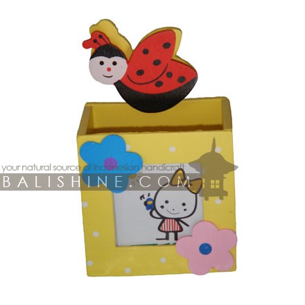 Balishine: Your natural source of indonesian handicraft presents in its Various collection the Pencil Holder:415PUA76703:This ladybird pencil holder is produced in Bali and made from MDF wood.  Full color