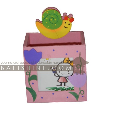 Balishine: Your natural source of indonesian handicraft presents in its Various collection the Pencil Holder:415PUA76705:This snail pencil holder is produced in Bali and made from MDF wood.  Full color
