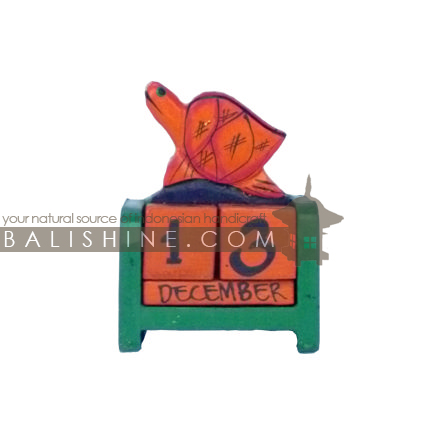 Balishine: Your natural source of indonesian handicraft presents in its Various collection the Perpetual Calendar:415AYA76858:This perpetual calendar is produced in Bali and made from albesia wood.  