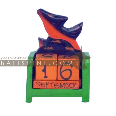 Balishine: Your natural source of indonesian handicraft presents in its Various collection the Perpetual Calendar:415AYA76862:This perpetual calendar is produced in Bali and made from albesia wood.  