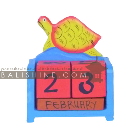 Balishine: Your natural source of indonesian handicraft presents in its Various collection the Perpetual Calendar:415AYA76864:This perpetual calendar is produced in Bali and made from albesia wood.  