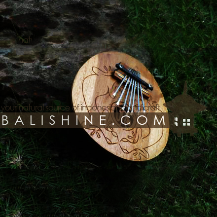 Balishine: Your natural source of indonesian handicraft presents in its Various collection the Carimba:412CIK602414:This carimba is a little music instrument is a handicraft of Bali made from plywood and the skin of coconut fruit with stainless.  